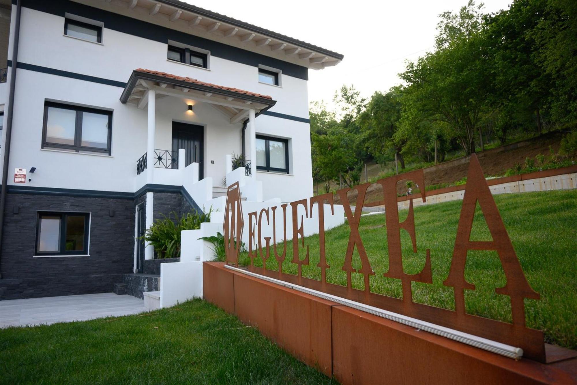 Neguetxea Boutique Guest House Gernika Exterior foto